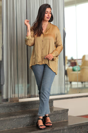 A loose-fitting button-up shirt with a typical collar and long sleeves is available with the cuffed button.